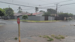 Dourados tem quase 34 milímetros de chuva e temperatura cai 10 graus