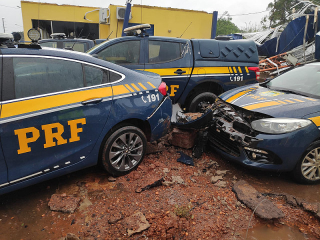 Destruição na PRF em Dourados (Imagem: Adilson Domingos)