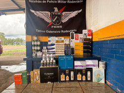 Polícia apreende Toyota Etios com medicamentos e eletrônicos avaliados em R$ 230 mil