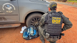 Adolescentes que levavam drogas e arma presa ao corpo são apreendidos na fronteira