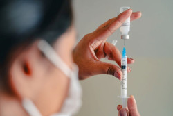 Bebês prematuros começam a ser vacinados contra bronquiolite em Dourados