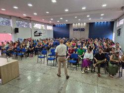 Professores de Apoio Pedagógico Educacional recebem formação antes das voltas às aulas