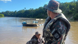 Piloto de avião com 477 quilos de cocaína fugiu usando plataforma de pesca, suspeita polícia