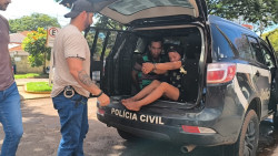 Casal que esfaqueou adolescente no domingo em aldeia é preso após agredir mãe da vítima