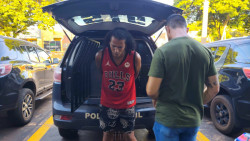 Ex-funcionário, venezuelano é preso vendendo drogas em frente a frigorífico em Dourados