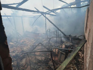 Menino de quatro anos morre em incêndio que destruiu casa de madeira na fronteira