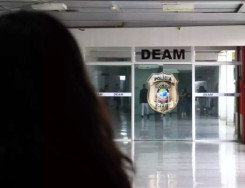 Mulher é socorrida após ser espancada e ter nariz quebrado pelo marido