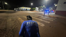 ASSISTA: Imagens mostram motoentregador sendo atropelado por carro em Rio Brilhante