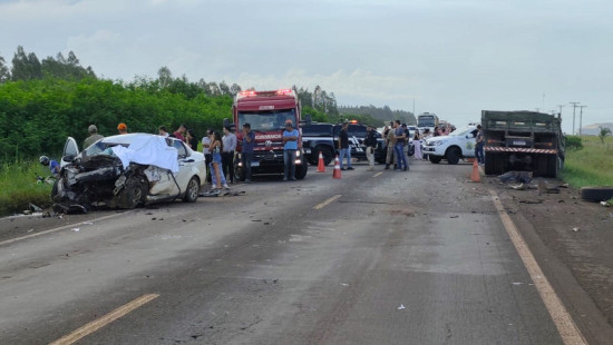 Colisão na BR-463 mata ocupante de carro e trava trânsito no feriado