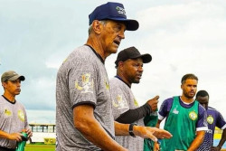 Ameaçados, Costa Rica e Pantanal trocam treinadores antes da última rodada