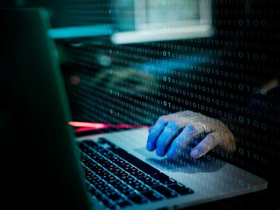 Mulher acusada de extorquir procurador de MS para não divulgar nudes é presa em Pernambuco