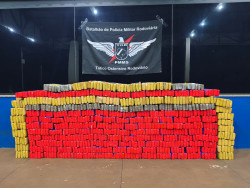 Carro é apreendido com R$ 1,7 milhão em maconha; motorista fugiu