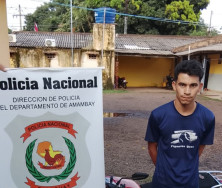 Ladrão se entrega à polícia ao ser flagrado furtando motocicleta em atacadista