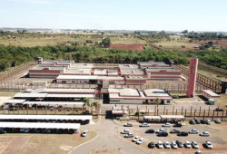 Operação em presídio federal de MS cumpre mandados contra bicheiro carioca