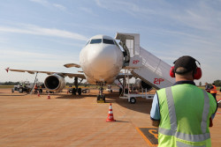 Concessão do aeroporto vai economizar R$ 6 milhões por ano, anuncia prefeitura
