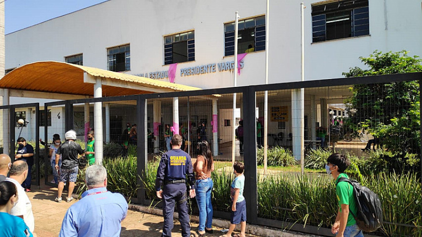 Ameaça de "massacre" em escola deixou pais e alunos em pânico (Imagem: Adilson Domingos)