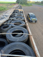 Pneus saíram do Paraguai e seriam entregues em Rondonópolis (MT) (Foto: Divulgação/PRF)