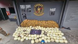 Ao monitorar oficina, polícia apreende quase uma tonelada de cocaína e prende cinco