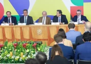 Lula zera imposto e subsidia diesel para conter alta do petróleo