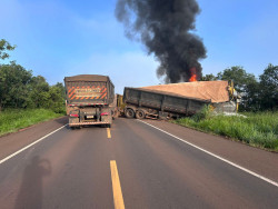Com ajuda de desconhecido, delegado salva motorista de carreta em chamas
