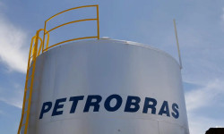 Um dia após Lula zerar PIS e Confins, Petrobras anuncia aumento do diesel a partir de sábado
