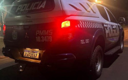 Mulher trans é espancada e marcada com suástica; casal e o companheiro dela são presos