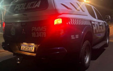 Mulher trans é espancada e marcada com suástica; casal e o companheiro dela são presos