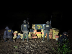 DOF apreende 1.500 quilos de maconha na margem do Rio Apa, na fronteira com o Paraguai