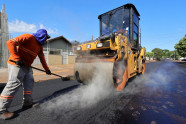 Recapeamento avança na Mozart Calheiros e mobilidade no Água Boa