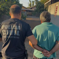 Sorveteiro pede água, invade casa e estupra jovem de 18 anos