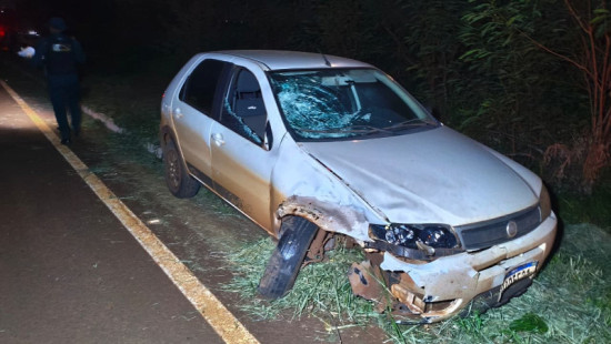 Mulher morre e outra fica ferida em acidente envolvendo Palio e moto na MS-379