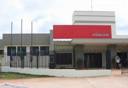 Homem que tentou matar companheira a golpes de faca é condenado a 24 anos de prisão