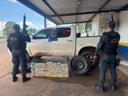Polícia prende motorista e Hilux com placas de Dourados carregada com pasta base