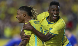 Brasil derrota Croácia em último jogo antes da convocação para a Copa