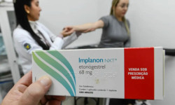 SUS qualifica profissionais para ampliar oferta de implantes hormonais