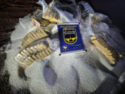 Caminhão tomba e polícia apreende R$ 13,5 milhões em drogas na MS-040