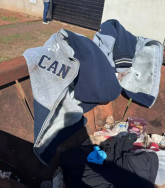 Homem procura polícia e diz ser pai de bebê achado morto em lixeira na fronteira