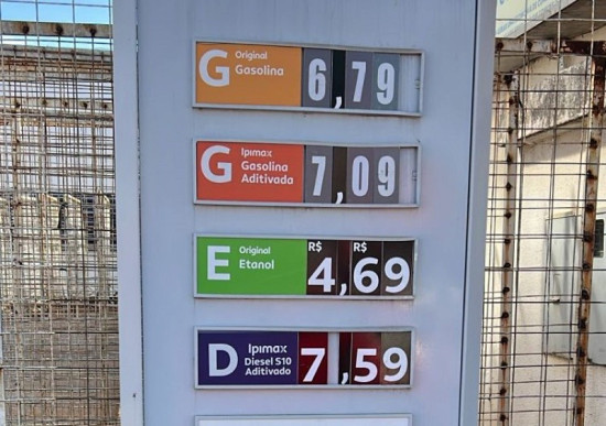 Gasolina comum varia de R$ 6,62 a R$ 6,89 em postos de Dourados, mostra pesquisa
