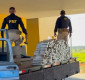 Caminhonete com placa falsa levava 337 quilos de maconha em fundo falso