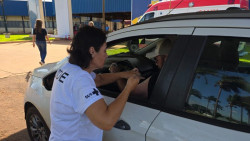 Drive-thru da vacina contra chikungunya imuniza 405 pessoas no feriado
