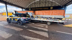 Carreta com farelo de soja é apreendida no Paraná com quase 4 toneladas de drogas