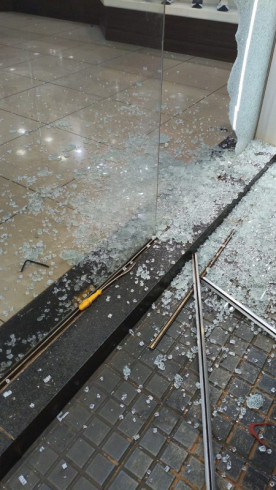 Guarda flagra porta quebrada e prende ladrão escondido atrás de balcão em Dourados