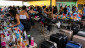 Lar Ebenezer realiza bazar com casacos, perfumes e malas disponíveis ao público