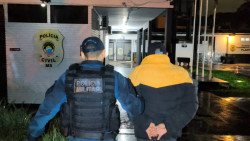 Vendedor de leite é preso acusado de estuprar garotos em troca de lanche, dinheiro e até chuteira