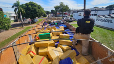 Motorista de caminhão é preso com 8,3 toneladas de maconha na BR-163