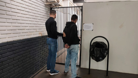 Rapaz de 19 anos é preso após polícia encontrar drogas em casa no Novo Horizonte