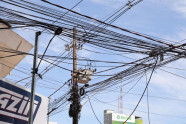 Prefeitura vai multar empresas de telefonia e internet por fios em postes