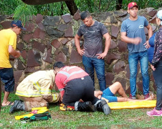 Enxurrada arrasta mulher por 100 metros em cidade da fronteira