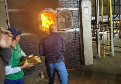 Polícia Civil incinera 10 toneladas de drogas em forno de frigorífico