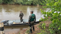 Polícia apreende barco e petrechos de dono de rancho no 1º dia da Piracema